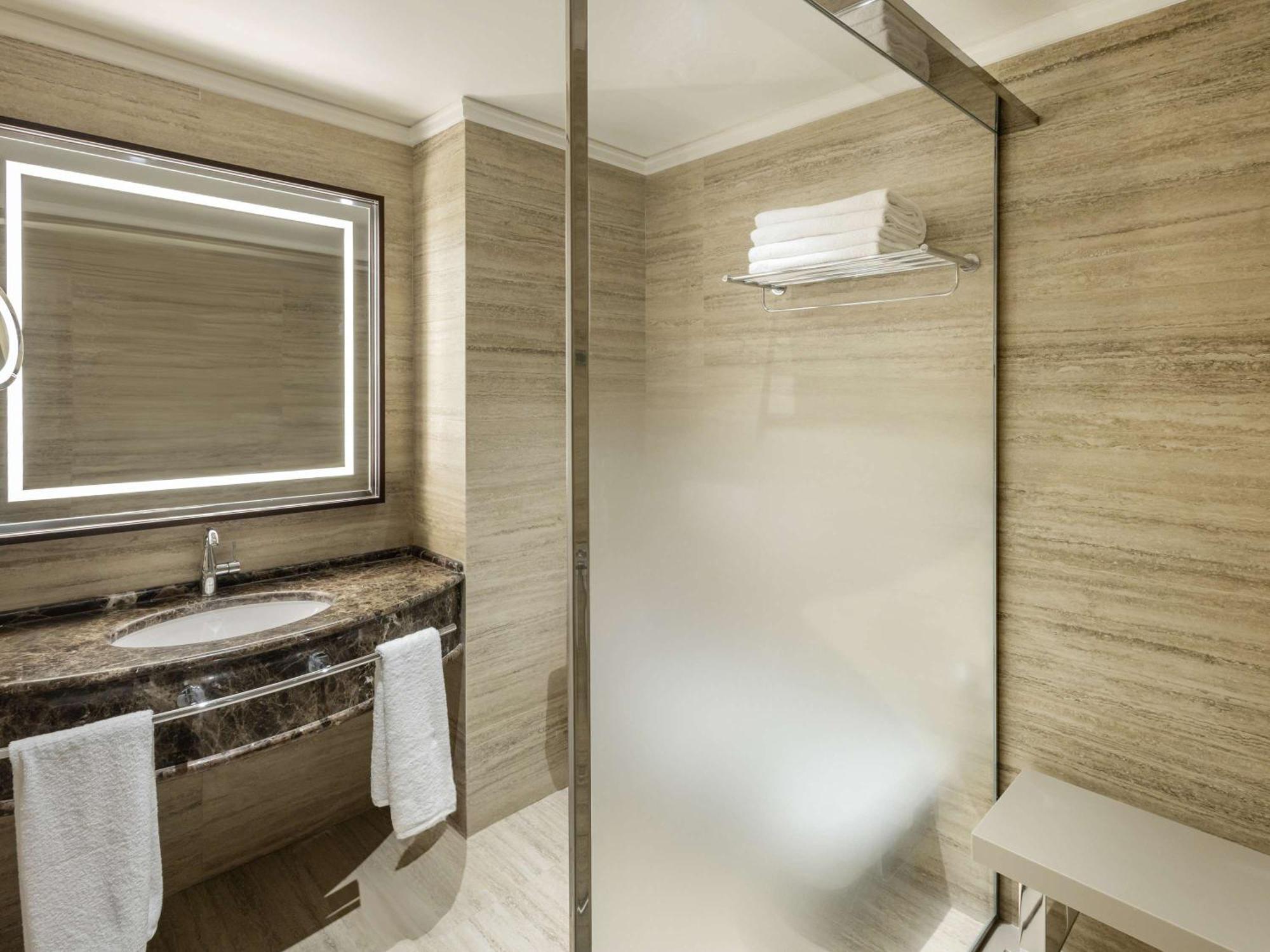 Hotel Oran Bay Managed By Accor Bagian luar foto