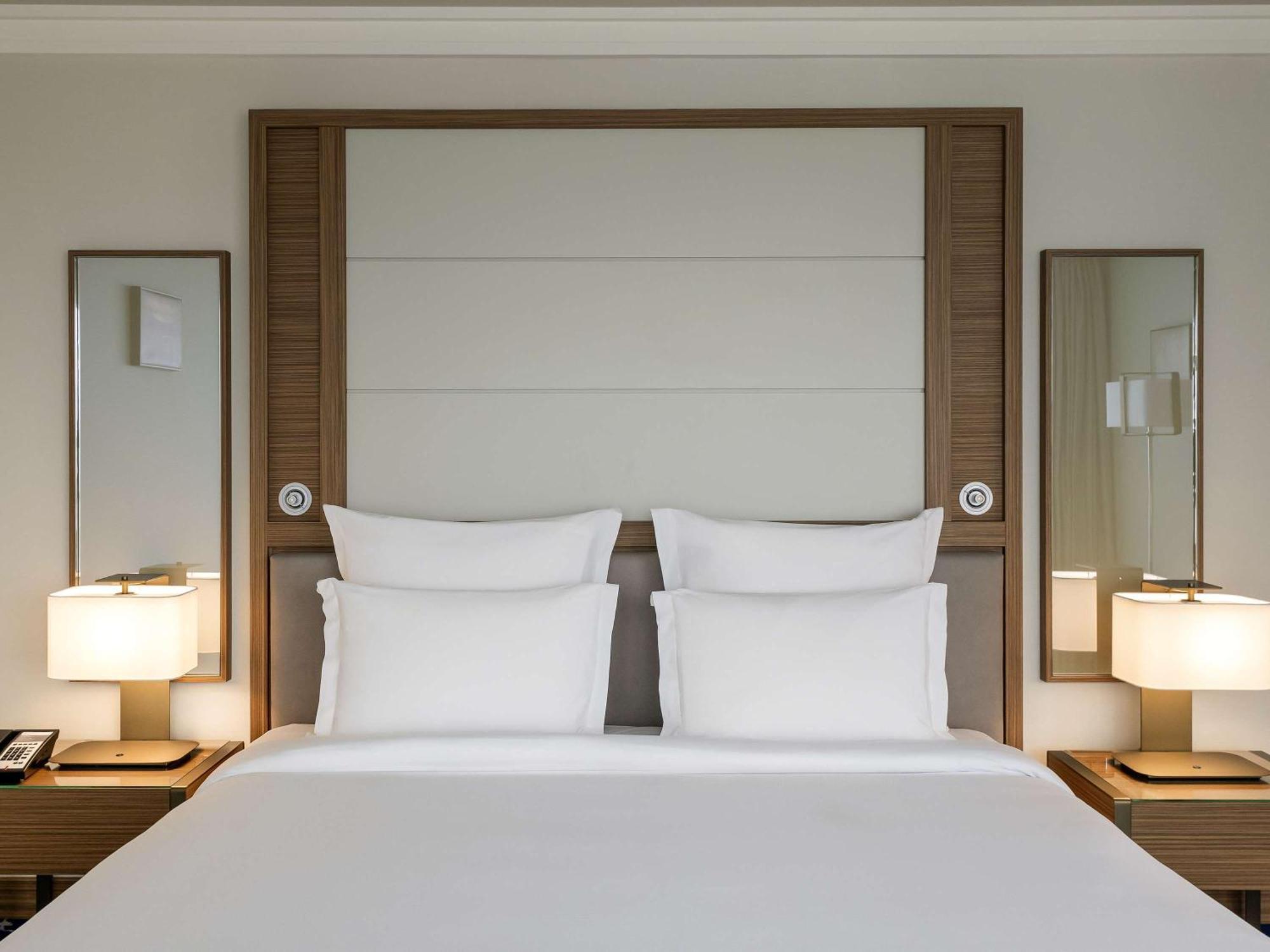 Hotel Oran Bay Managed By Accor Bagian luar foto