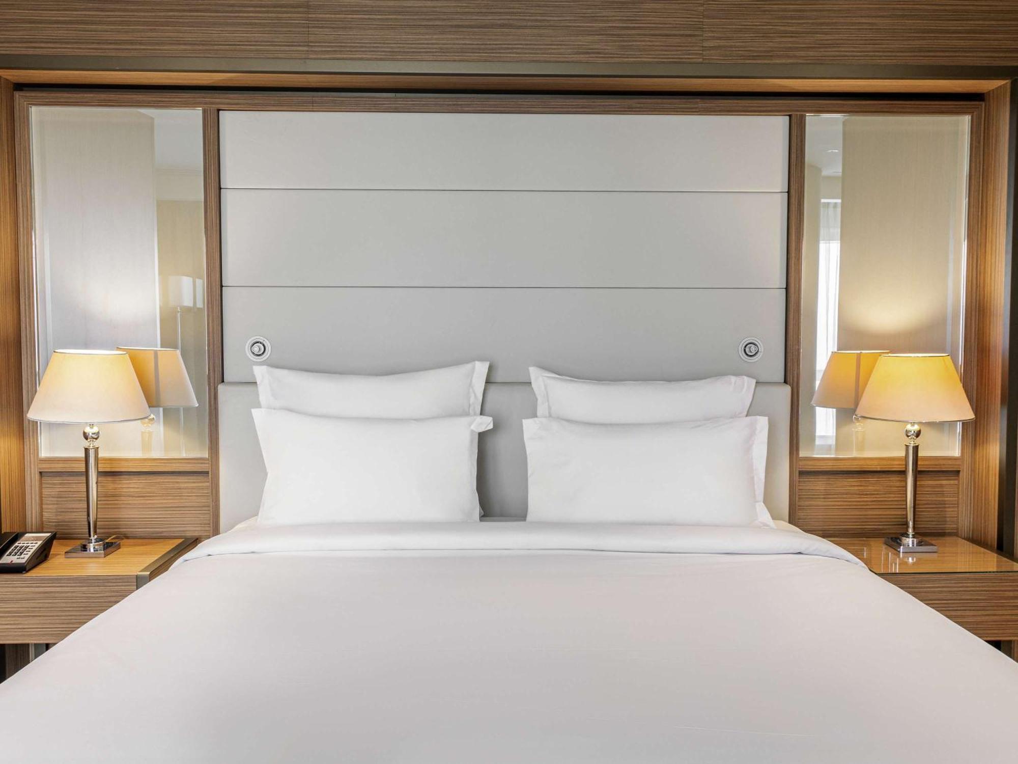 Hotel Oran Bay Managed By Accor Bagian luar foto